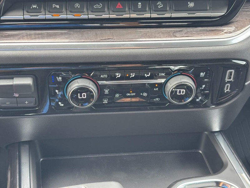 Chevrolet Silverado 1500 Vehicle Full-screen Gallery Image 18