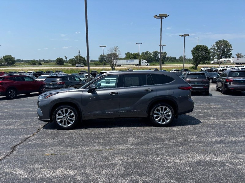 Toyota Highlander Vehicle Full-screen Gallery Image 2