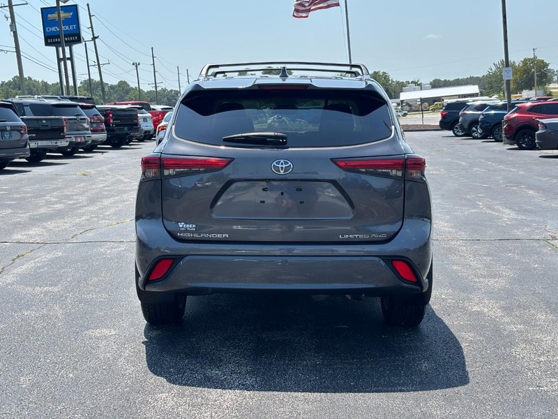 Toyota Highlander Vehicle Full-screen Gallery Image 4