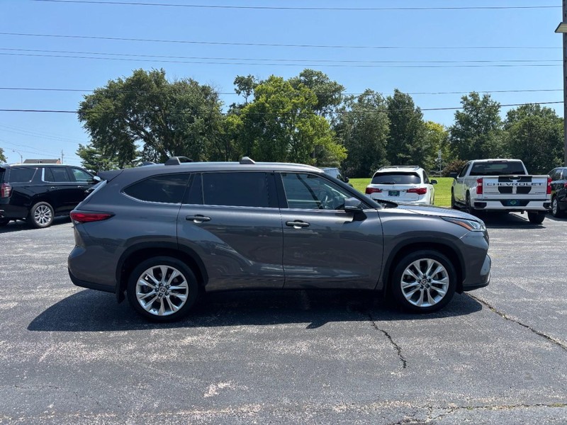 Toyota Highlander Vehicle Full-screen Gallery Image 6