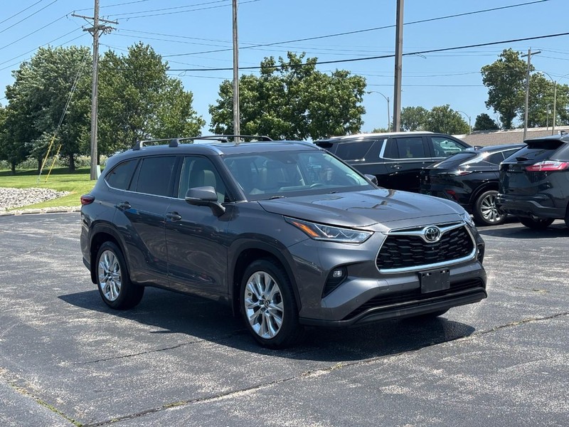 Toyota Highlander Vehicle Full-screen Gallery Image 7