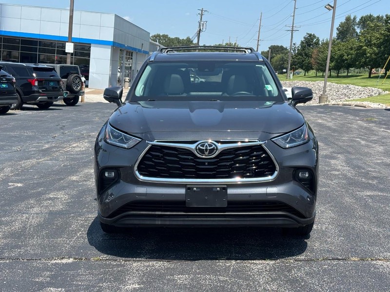 Toyota Highlander Vehicle Full-screen Gallery Image 8