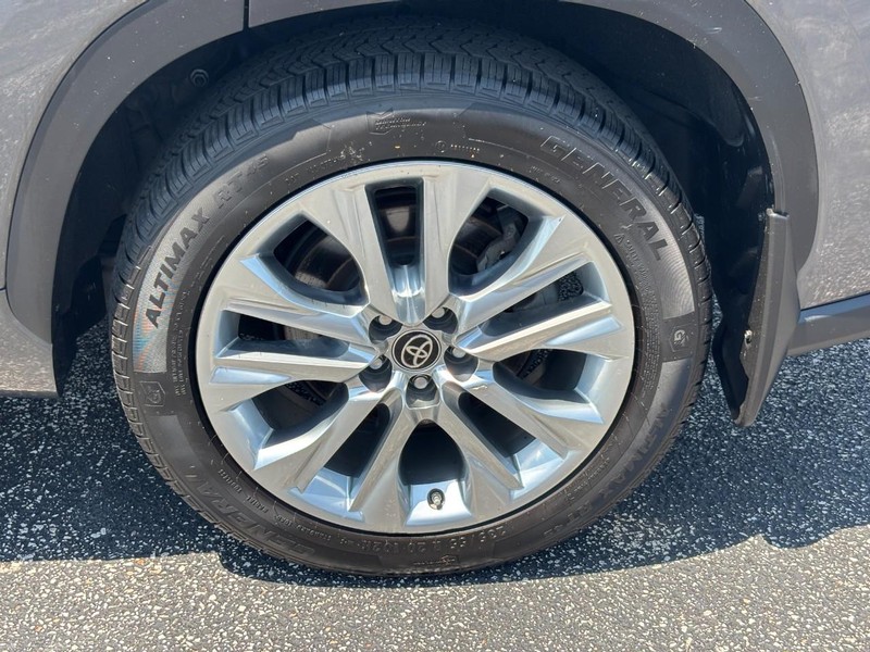 Toyota Highlander Vehicle Full-screen Gallery Image 9