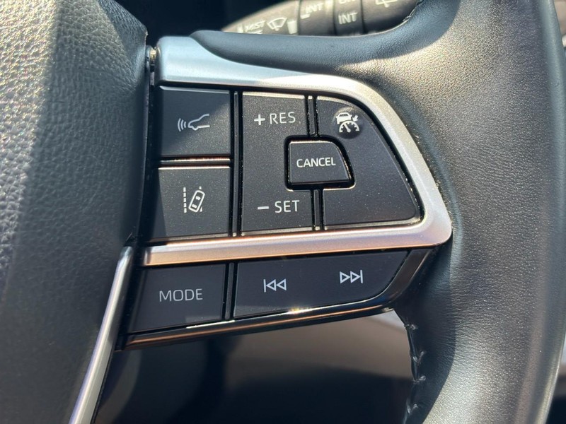 Toyota Highlander Vehicle Full-screen Gallery Image 21