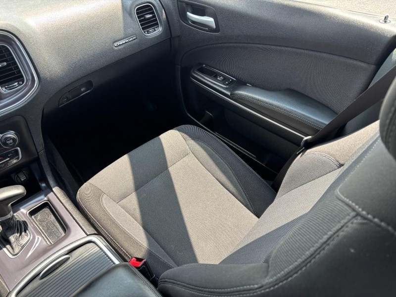 Dodge Charger Vehicle Full-screen Gallery Image 14