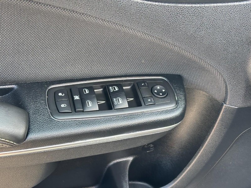 Dodge Charger Vehicle Full-screen Gallery Image 16