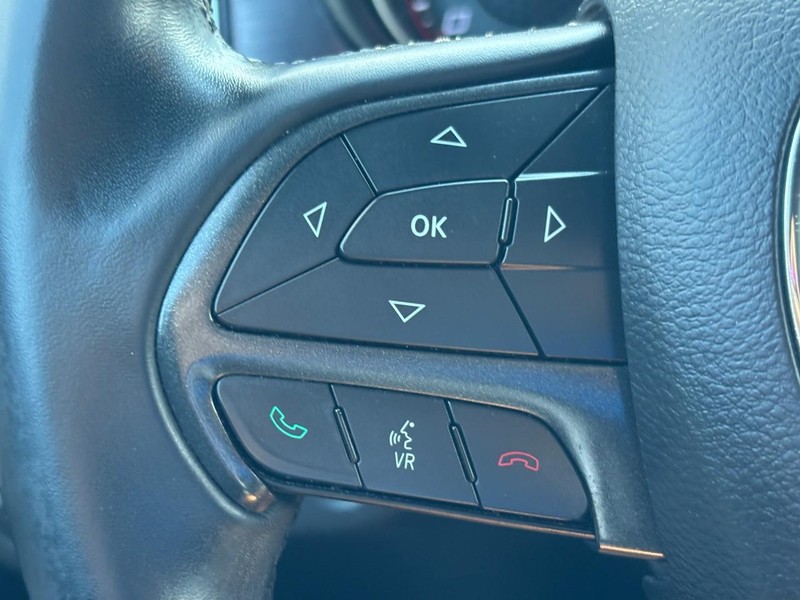 Dodge Charger Vehicle Full-screen Gallery Image 17