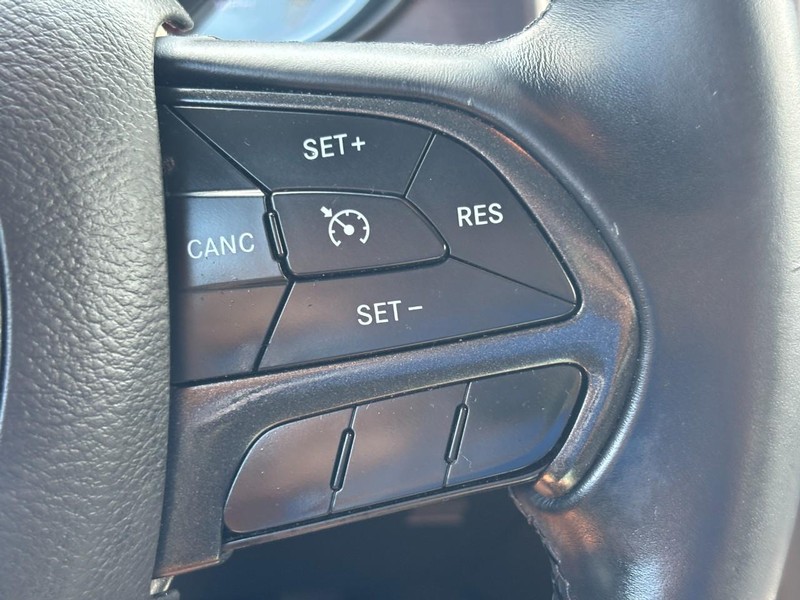 Dodge Charger Vehicle Full-screen Gallery Image 18