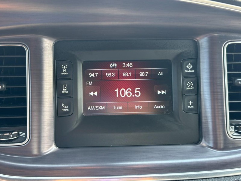 Dodge Charger Vehicle Full-screen Gallery Image 20