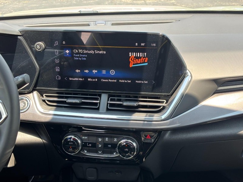 Chevrolet Trax Vehicle Full-screen Gallery Image 8