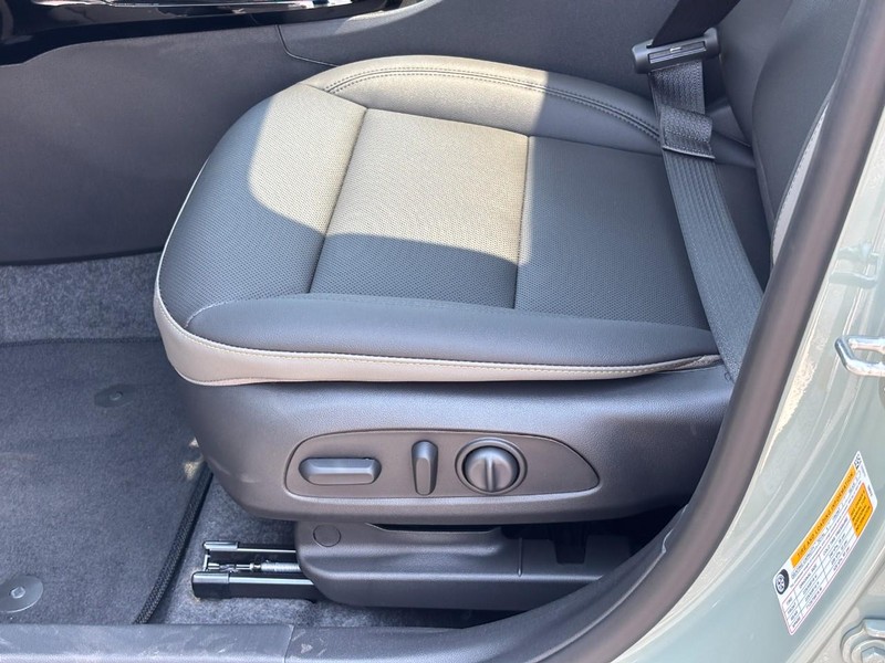 Chevrolet Trax Vehicle Full-screen Gallery Image 10