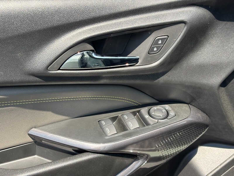Chevrolet Trax Vehicle Full-screen Gallery Image 11