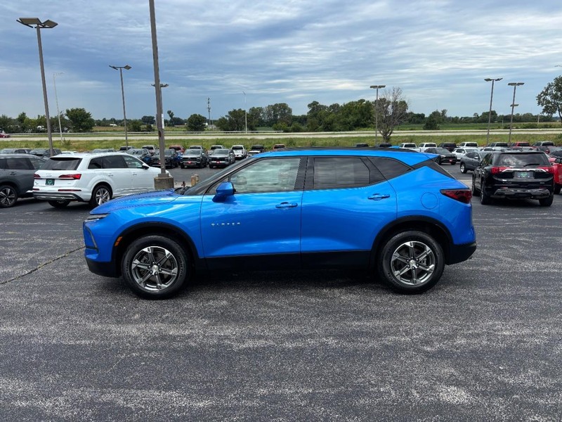 Chevrolet Blazer Vehicle Full-screen Gallery Image 02