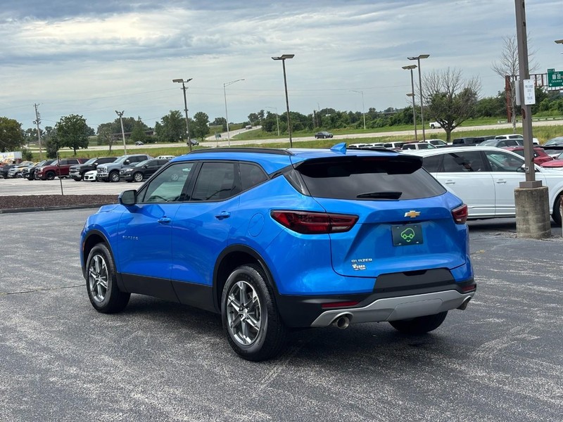 Chevrolet Blazer Vehicle Full-screen Gallery Image 03