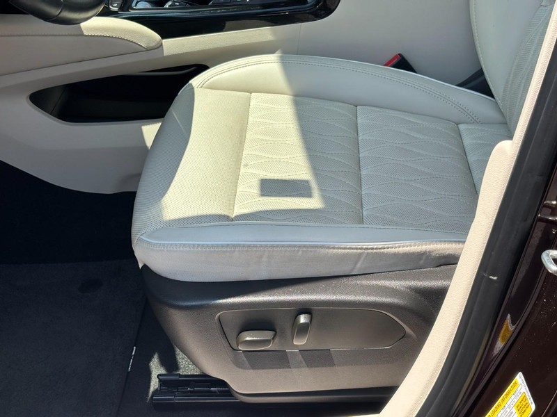 Buick Envision Vehicle Full-screen Gallery Image 16