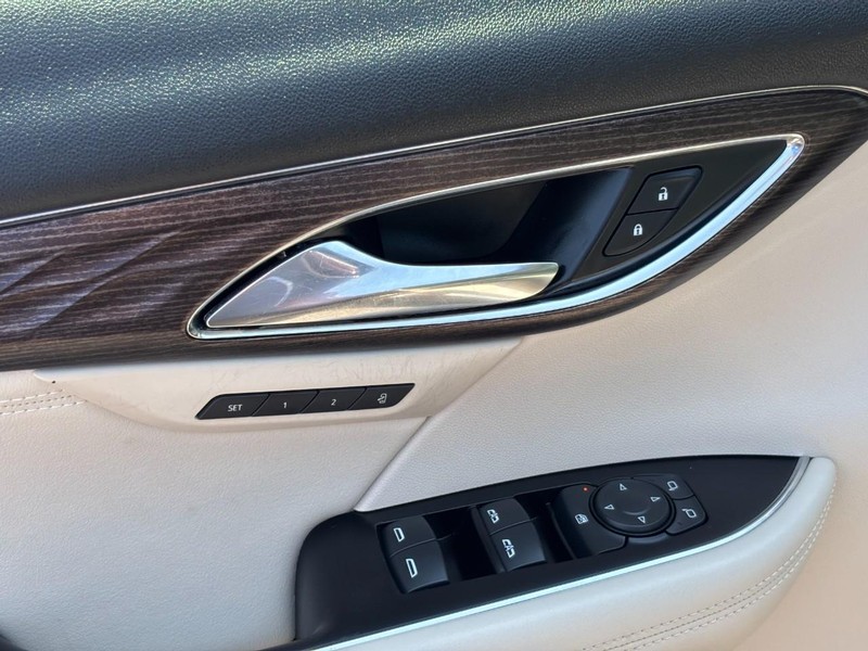 Buick Envision Vehicle Full-screen Gallery Image 17