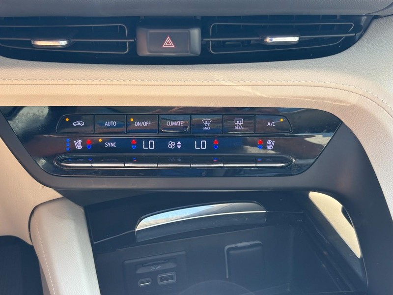 Buick Envision Vehicle Full-screen Gallery Image 23