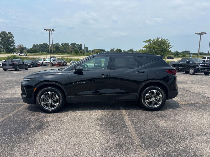 Chevrolet Blazer Vehicle Full-screen Gallery Image 02