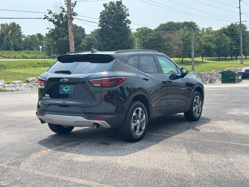 Chevrolet Blazer Vehicle Full-screen Gallery Image 05