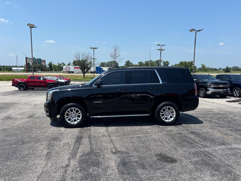 GMC Yukon Vehicle Full-screen Gallery Image 2
