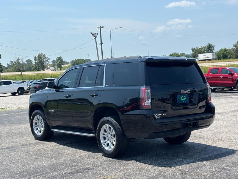 GMC Yukon Vehicle Full-screen Gallery Image 3