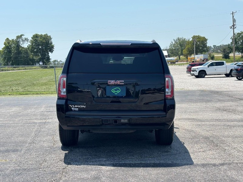 GMC Yukon Vehicle Full-screen Gallery Image 4