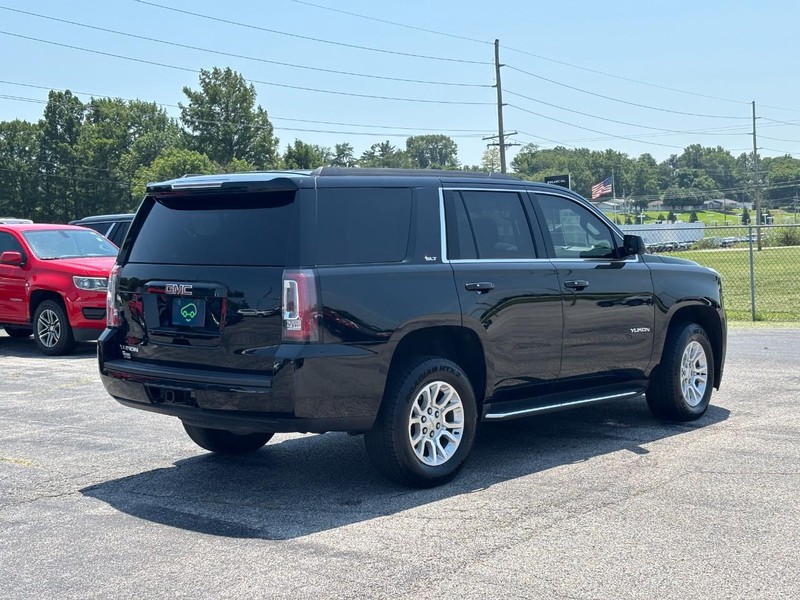 GMC Yukon Vehicle Full-screen Gallery Image 5