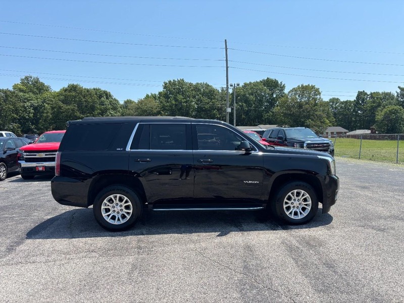 GMC Yukon Vehicle Full-screen Gallery Image 6