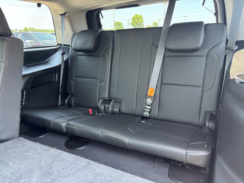 GMC Yukon Vehicle Full-screen Gallery Image 10