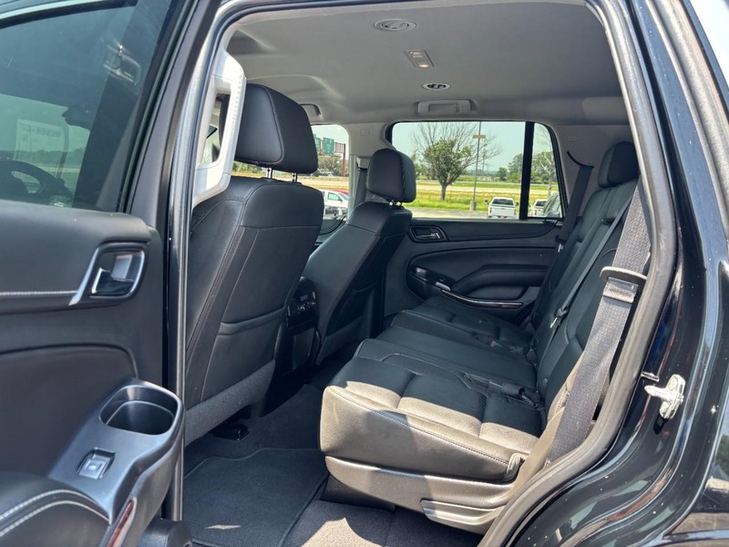 GMC Yukon Vehicle Full-screen Gallery Image 11