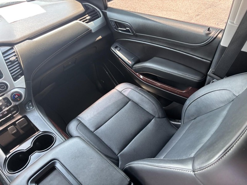 GMC Yukon Vehicle Full-screen Gallery Image 15