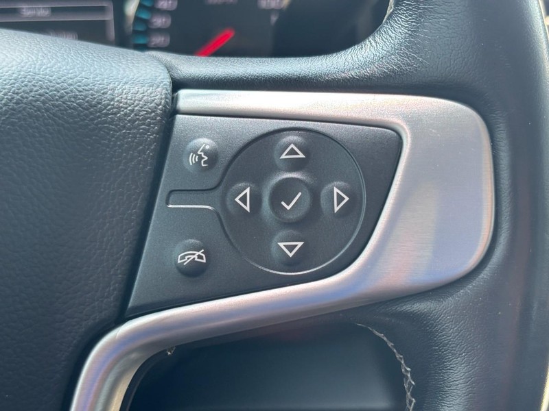 GMC Yukon Vehicle Full-screen Gallery Image 19
