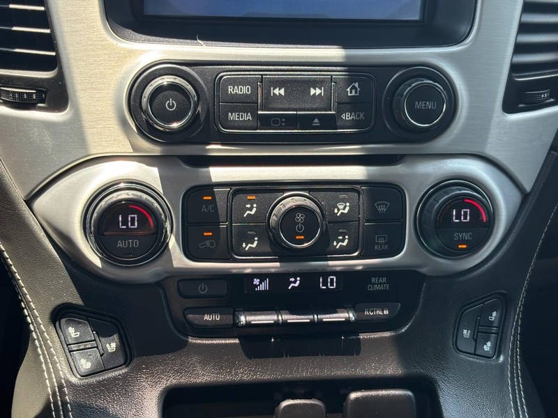 GMC Yukon Vehicle Full-screen Gallery Image 23