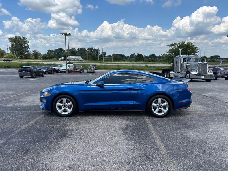 Ford Mustang Vehicle Full-screen Gallery Image 2