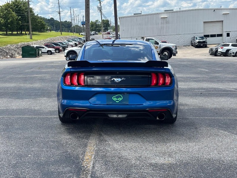 Ford Mustang Vehicle Full-screen Gallery Image 4