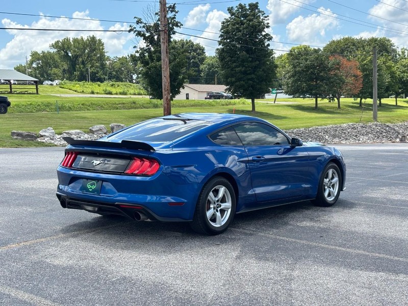 Ford Mustang Vehicle Full-screen Gallery Image 5