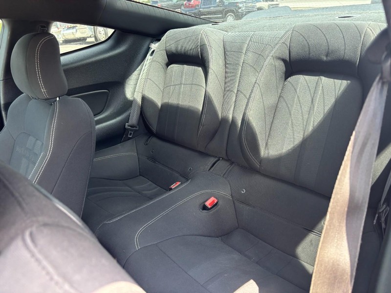 Ford Mustang Vehicle Full-screen Gallery Image 10