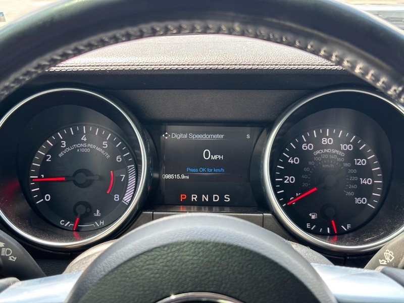 Ford Mustang Vehicle Full-screen Gallery Image 16