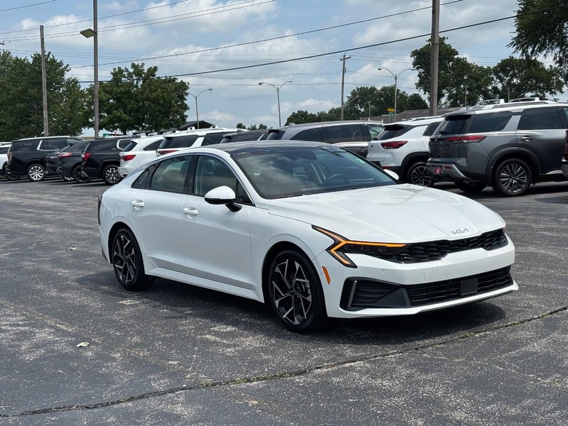 Kia K5 Vehicle Full-screen Gallery Image 7