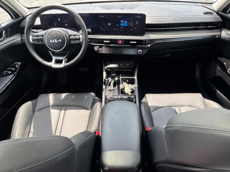 Kia K5 Vehicle Full-screen Gallery Image 11