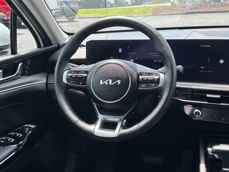 Kia K5 Vehicle Full-screen Gallery Image 12