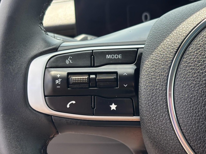Kia K5 Vehicle Full-screen Gallery Image 17