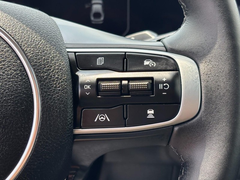 Kia K5 Vehicle Full-screen Gallery Image 18
