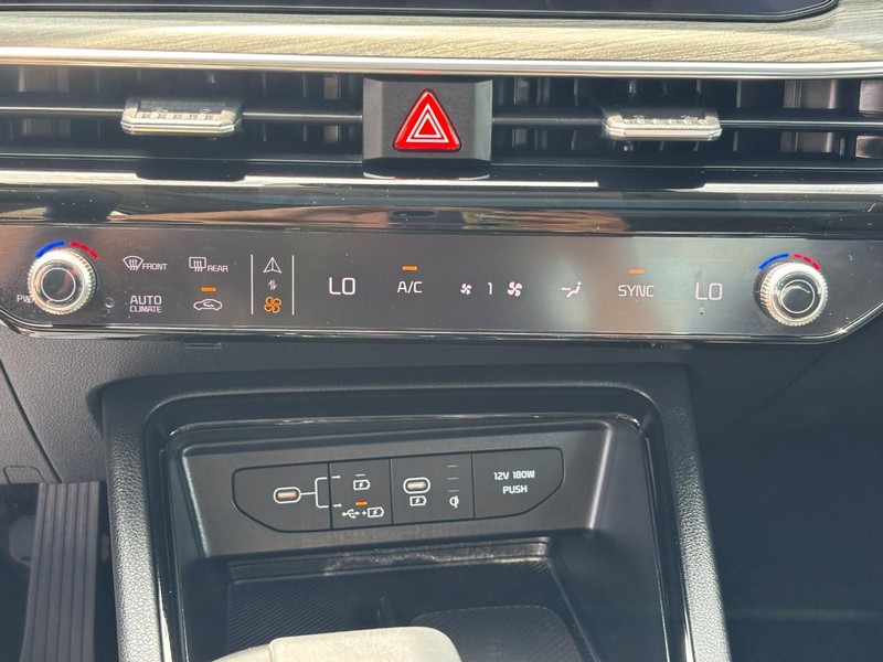 Kia K5 Vehicle Full-screen Gallery Image 23