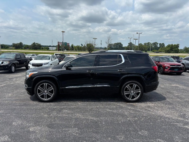 GMC Acadia Vehicle Full-screen Gallery Image 2