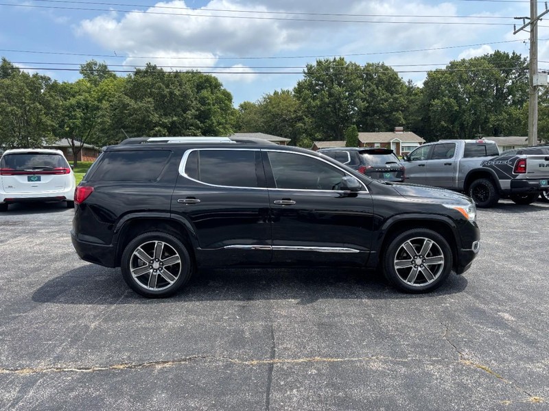 GMC Acadia Vehicle Full-screen Gallery Image 6