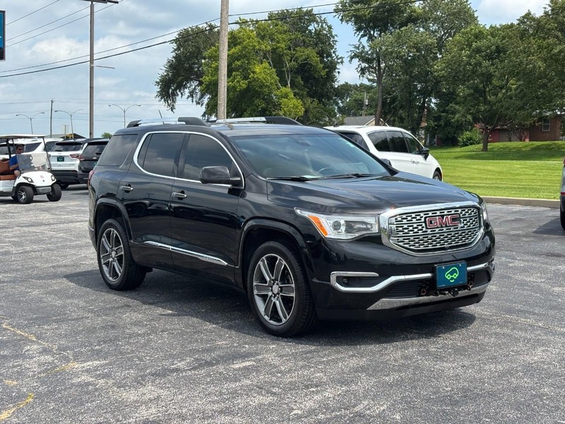 GMC Acadia Vehicle Full-screen Gallery Image 7
