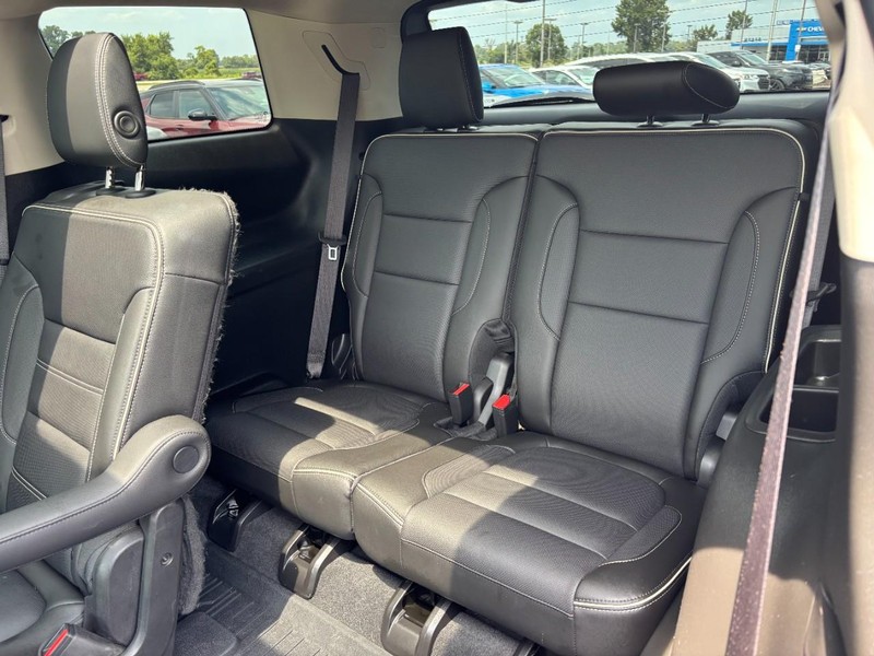 GMC Acadia Vehicle Full-screen Gallery Image 10