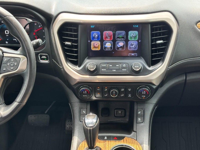GMC Acadia Vehicle Full-screen Gallery Image 14