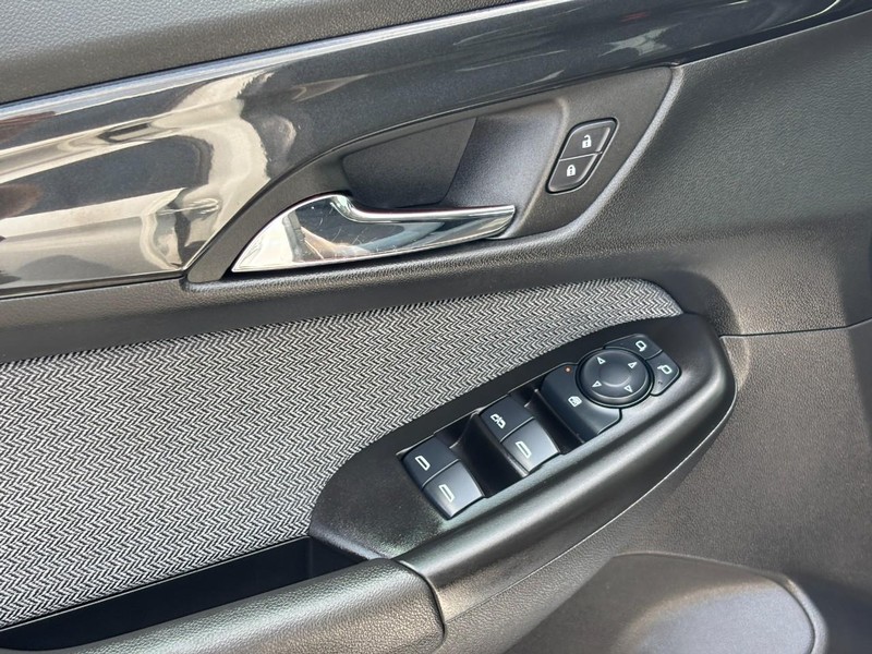 Chevrolet TrailBlazer Vehicle Full-screen Gallery Image 16